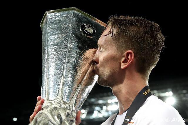 杜锋:为国争光的战士周琦被多次弄倒 有点寒心